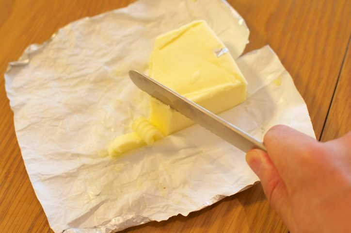 バターを切る