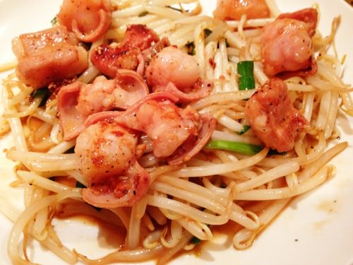 牛ホルモン入りニラもやし炒め