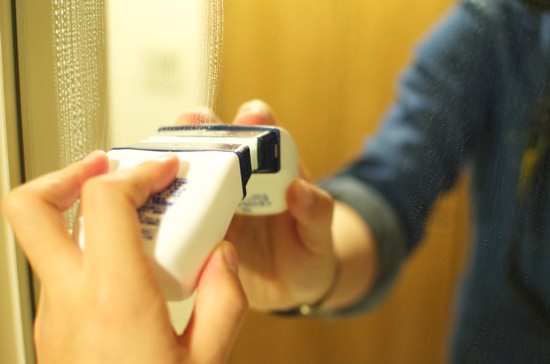もうお風呂の鏡、曇らせない「レック 塗りやすい くもり止めリキッド」を試したら効いた